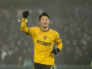 记者:阿联酋俱乐部迪拜祈祷有意狼队前锋黄喜灿