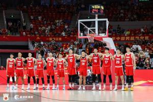 解说:中国男篮出球太慢 防挡拆很乱 内线球员蓝领化&摸不到球