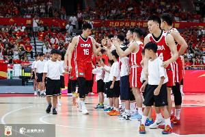 解说:让对手抢16个前板 中国男篮怎么打快攻 离世预赛时间不多了