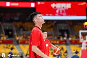 媒体人:中国男篮后卫挡拆不打就传 内线都没空挡 不想一下合理性