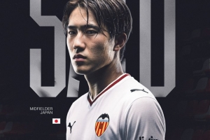 马卡:瓦伦西亚完成了佐藤龙之介的转会手续,本周末西甲有望首发