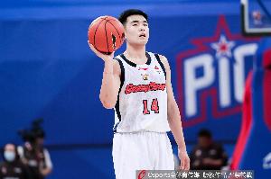 上赛季场均4分!媒体人:广东预计与张文逸达成一年C类续约合同